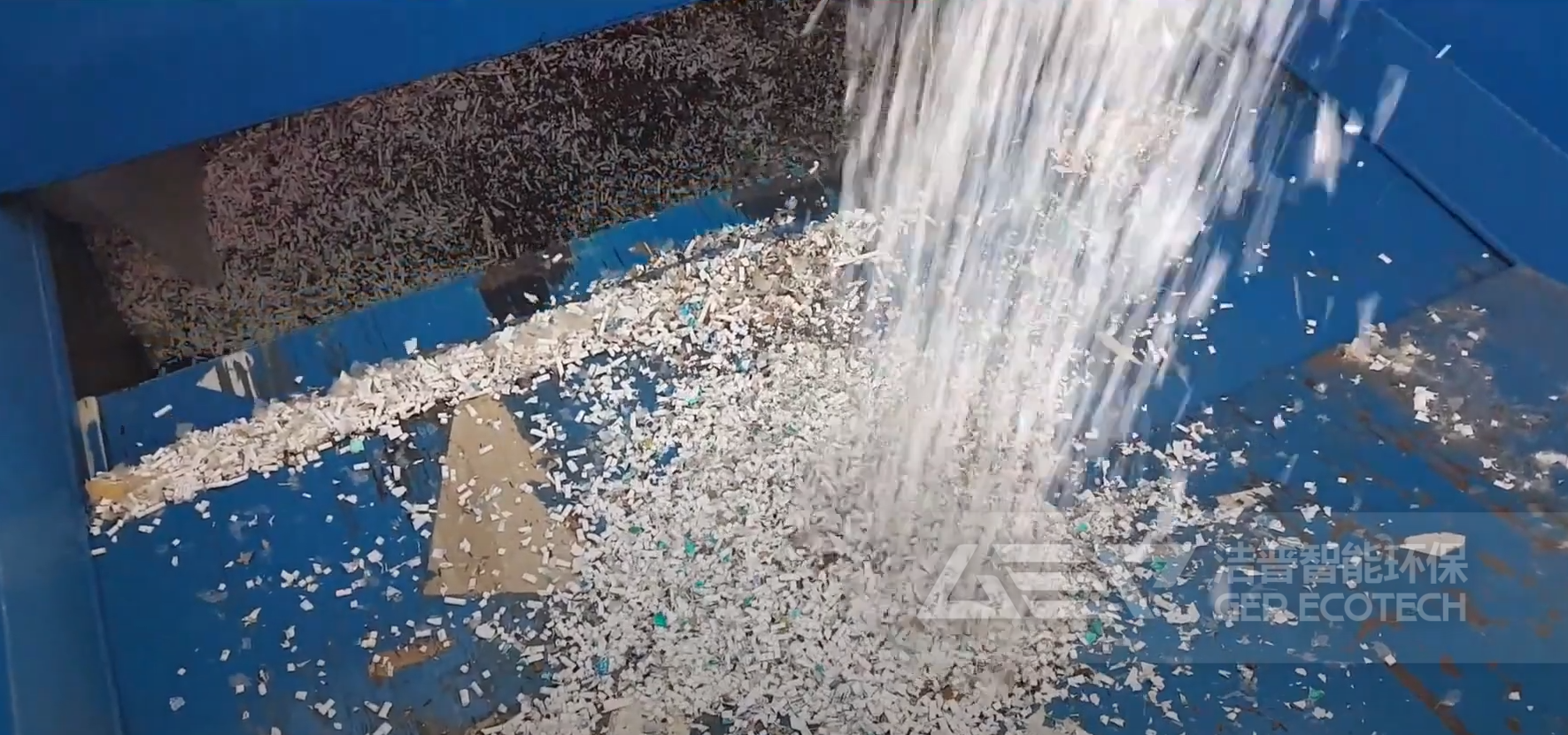 單軸撕碎機(jī)破碎后的香煙