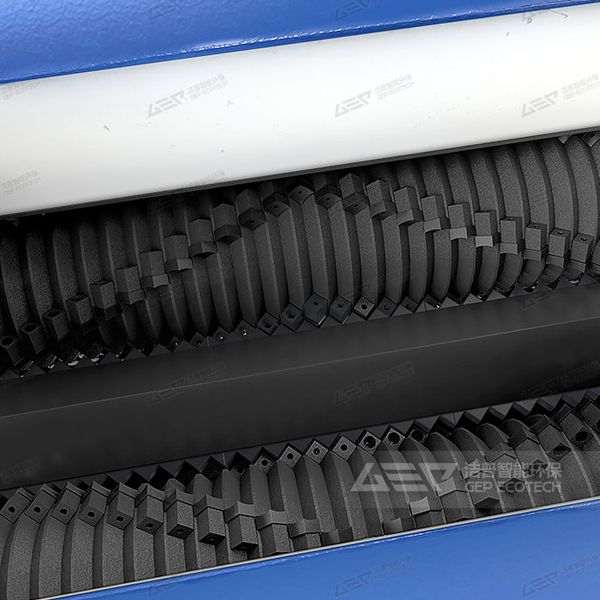 雙單軸撕碎機特寫圖片