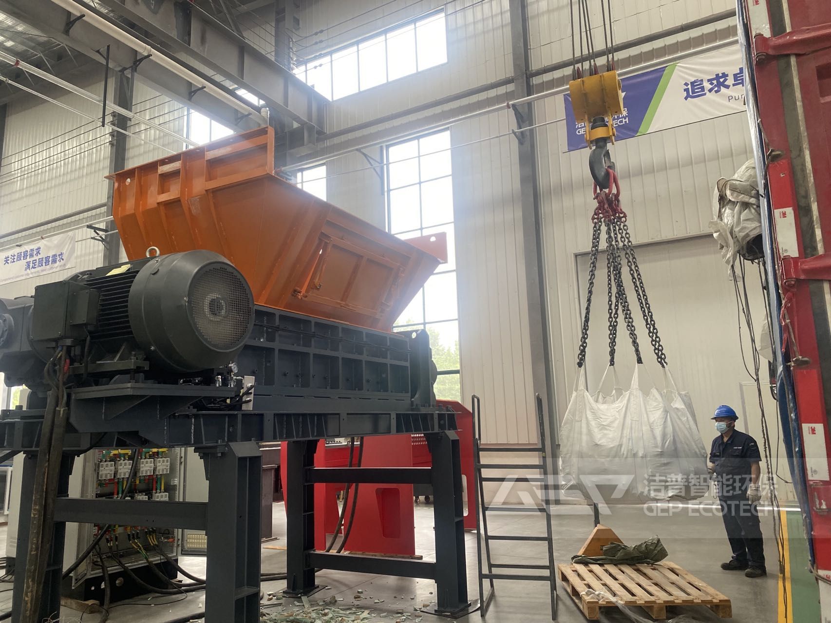 工業(yè)垃圾撕碎機(jī)