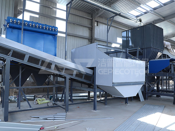 鄭州市管城區(qū)生活垃圾分揀中心設(shè)備安裝現(xiàn)場