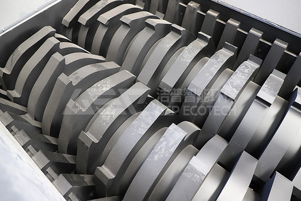 廢舊衣物撕碎機有哪些優(yōu)勢？