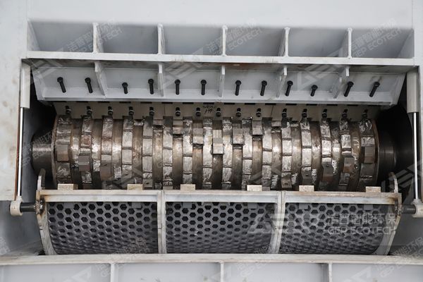 單軸撕碎機內部特寫