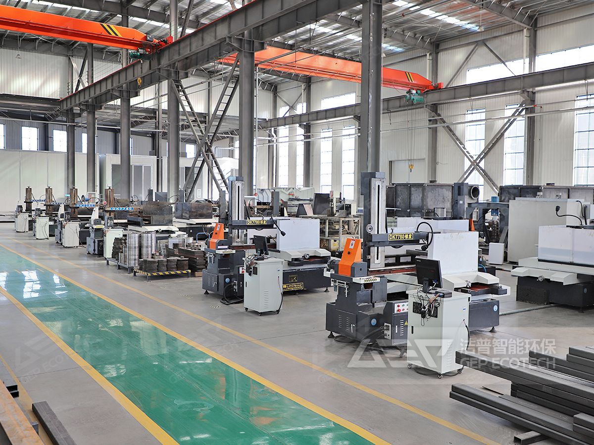 風電垃圾破碎機車間