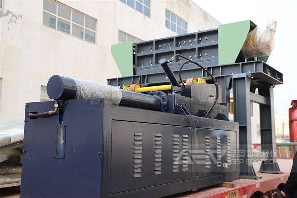 輪胎撕碎機(jī)發(fā)貨