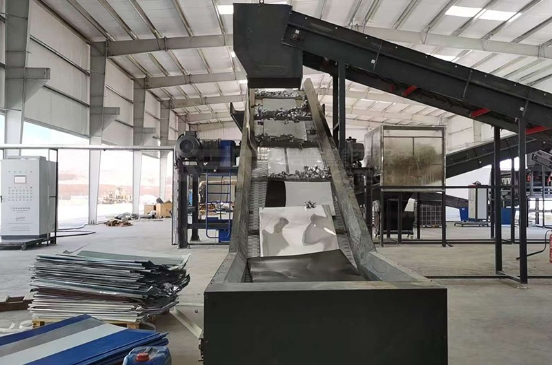 廢鋁型材處理現(xiàn)場(chǎng)