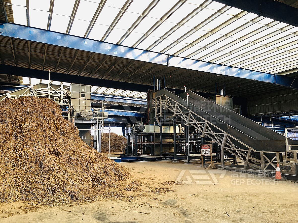 生物質(zhì)撕碎機(jī)現(xiàn)場