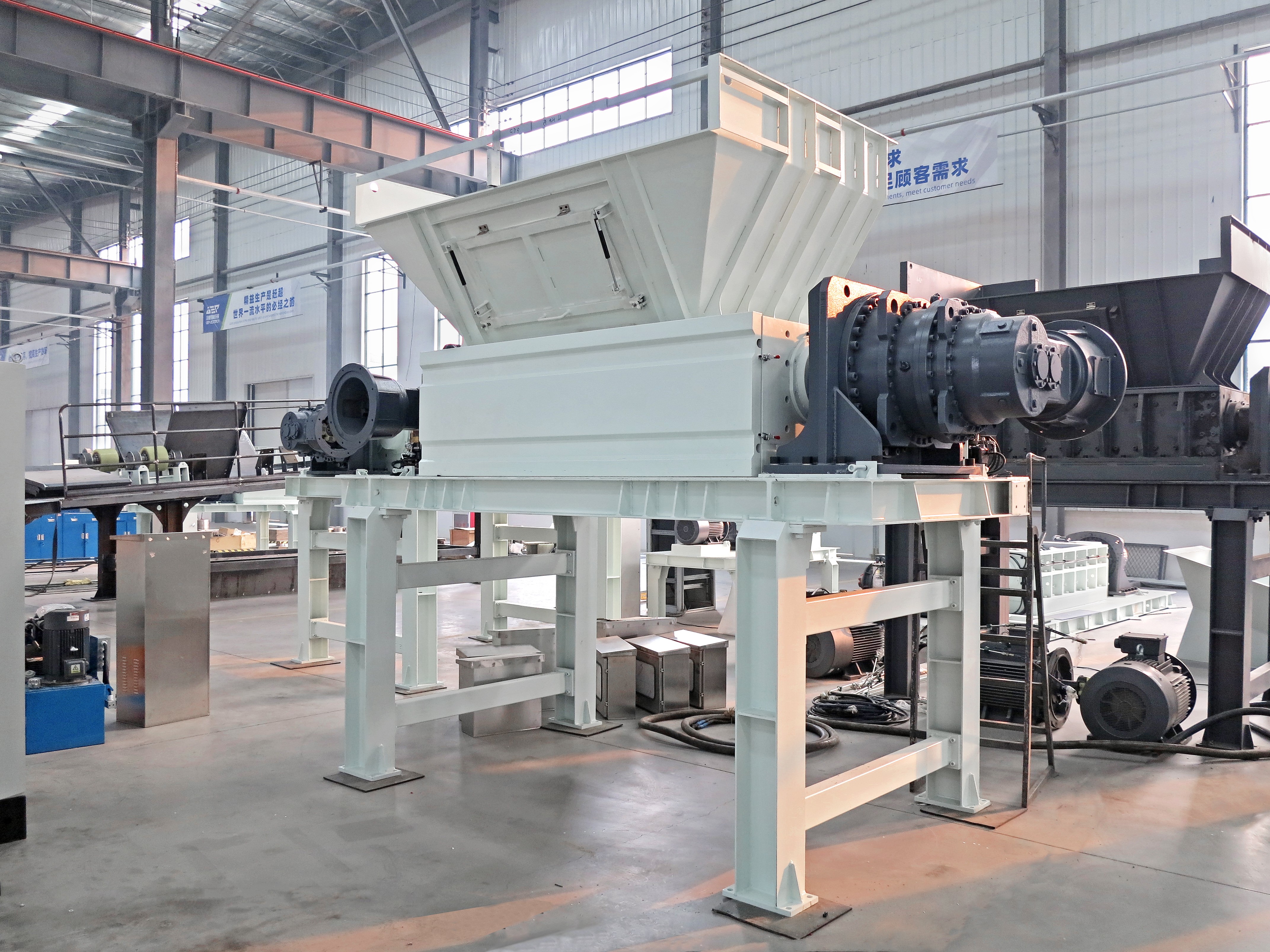 雙軸工業(yè)垃圾撕碎機(jī)